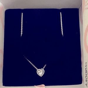Brand New Pandora heart pendant necklace *NEVER WORN NEW IN BOX*